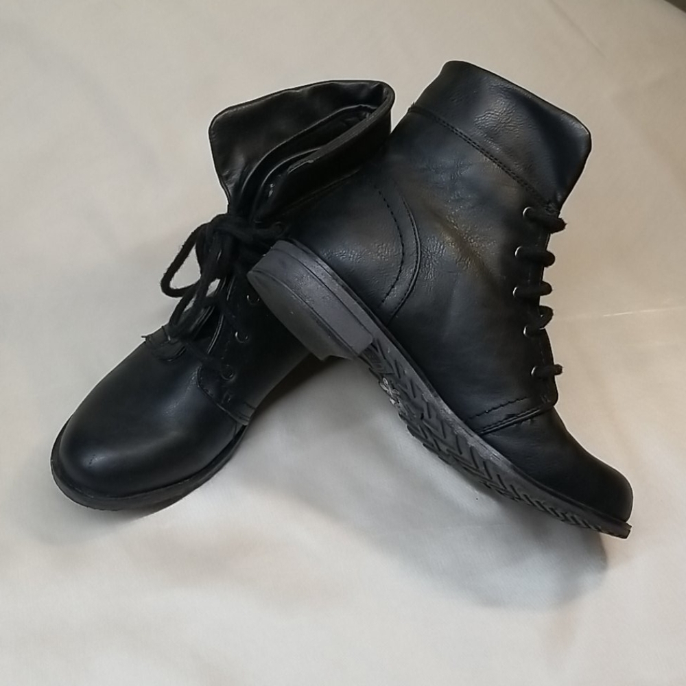 Shoes - Picture 2 of 3